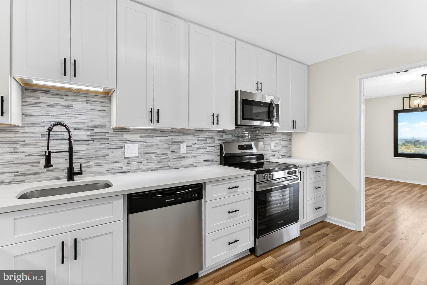 205 Yoakum Parkway #1511 photo 3