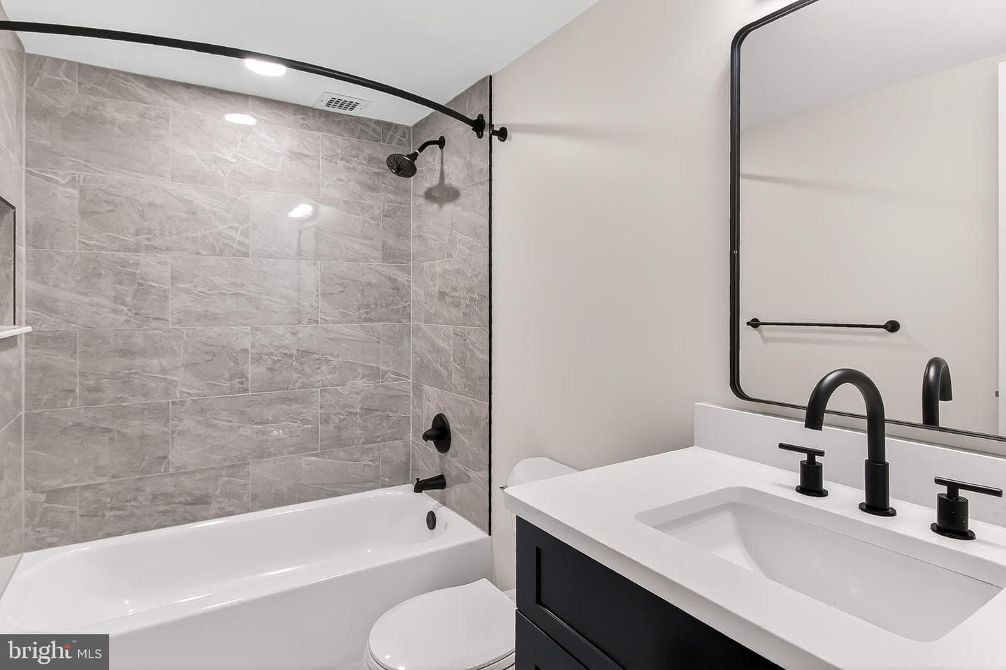 205 Yoakum Parkway #1511 photo 31