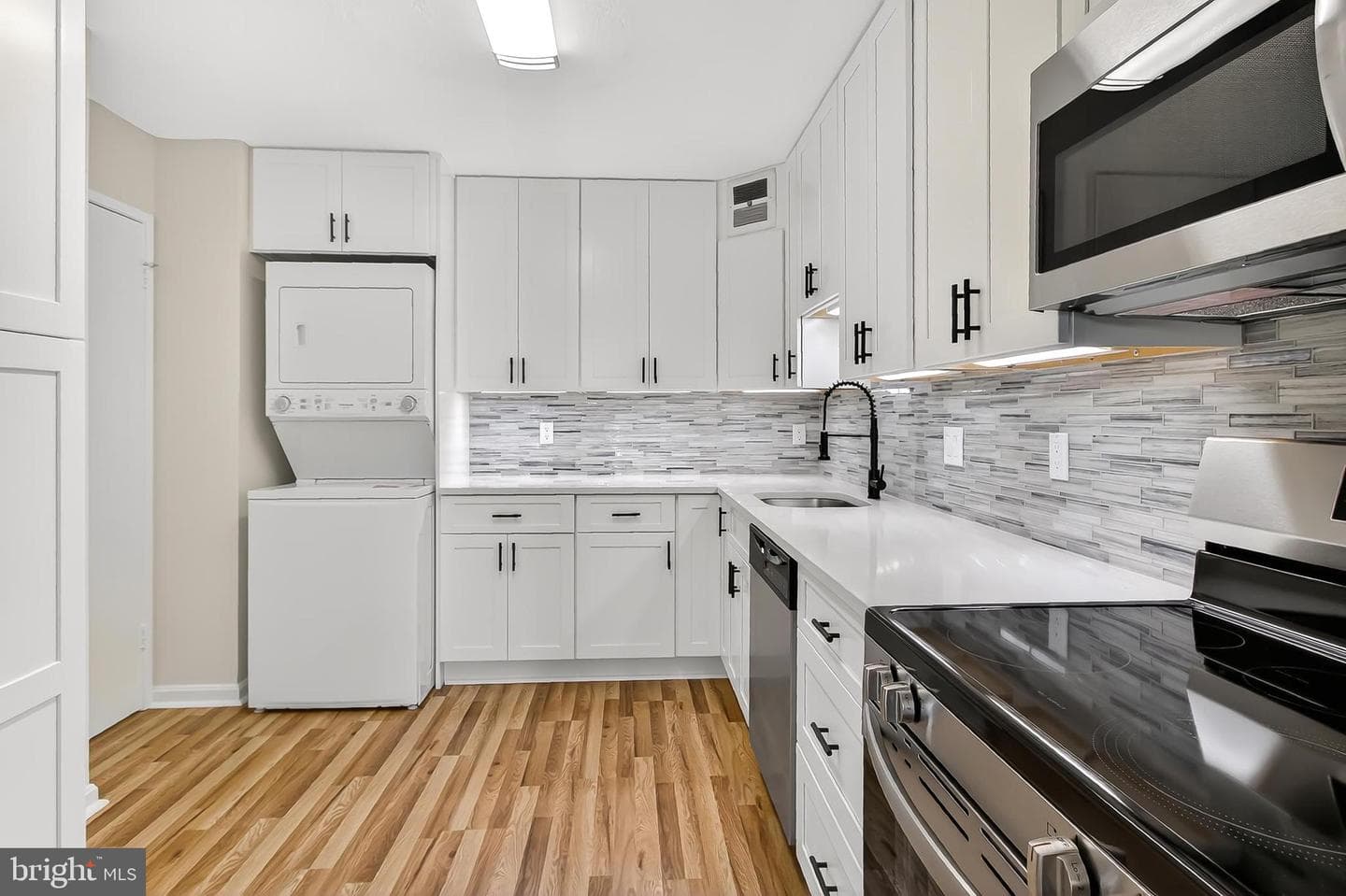 205 Yoakum Parkway #1511 photo 6