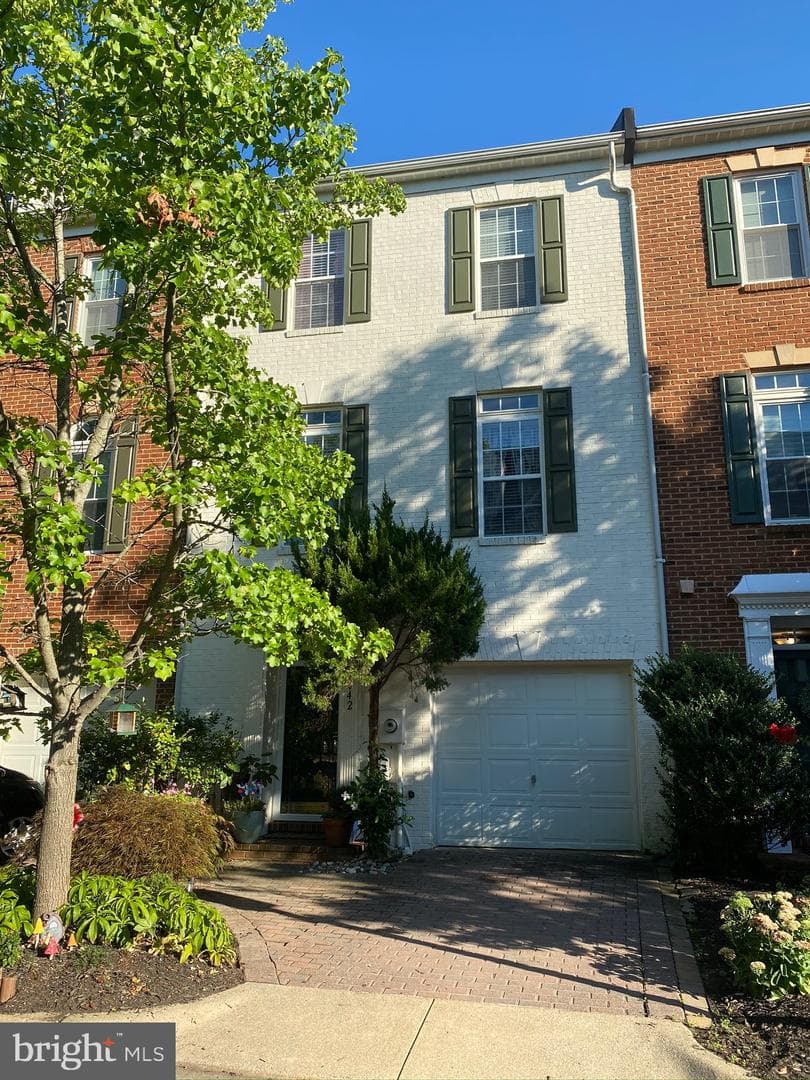 5042 Grimm Drive photo 1