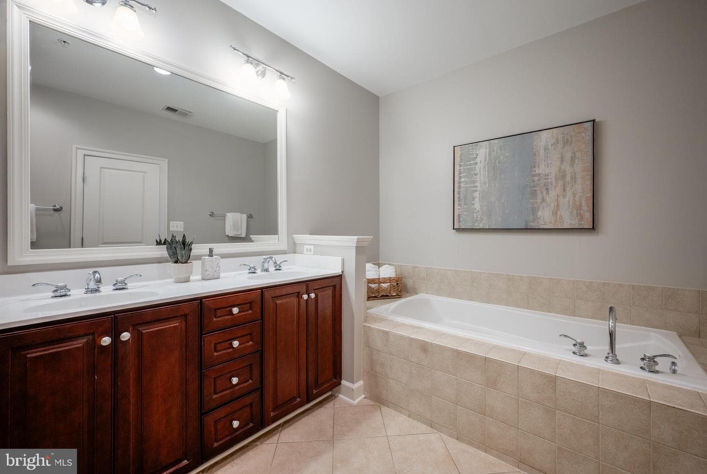 515 N Pitt Street photo 21