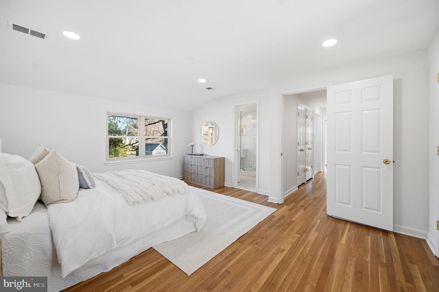 833 Fontaine Street photo 17