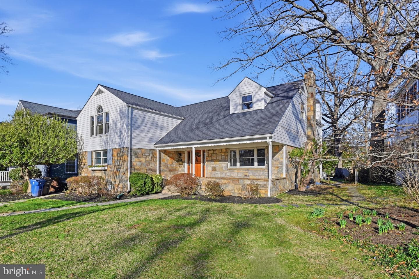 833 Fontaine Street photo 2