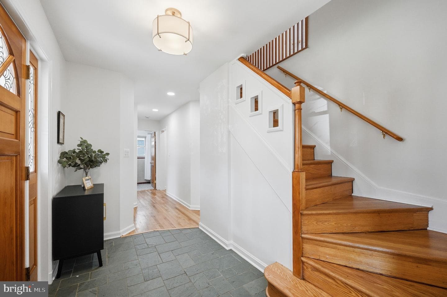 833 Fontaine Street photo 3