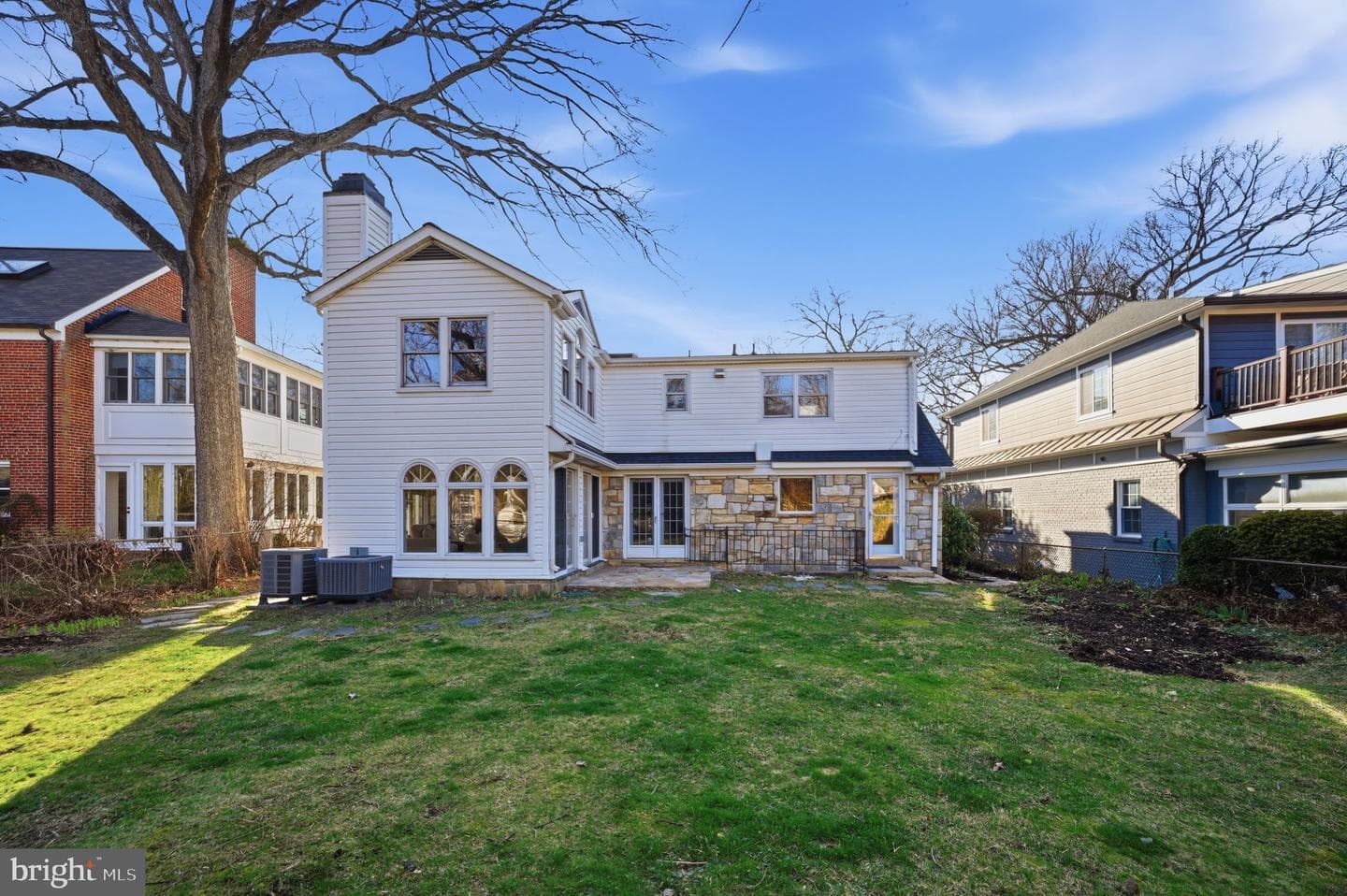 833 Fontaine Street photo 32