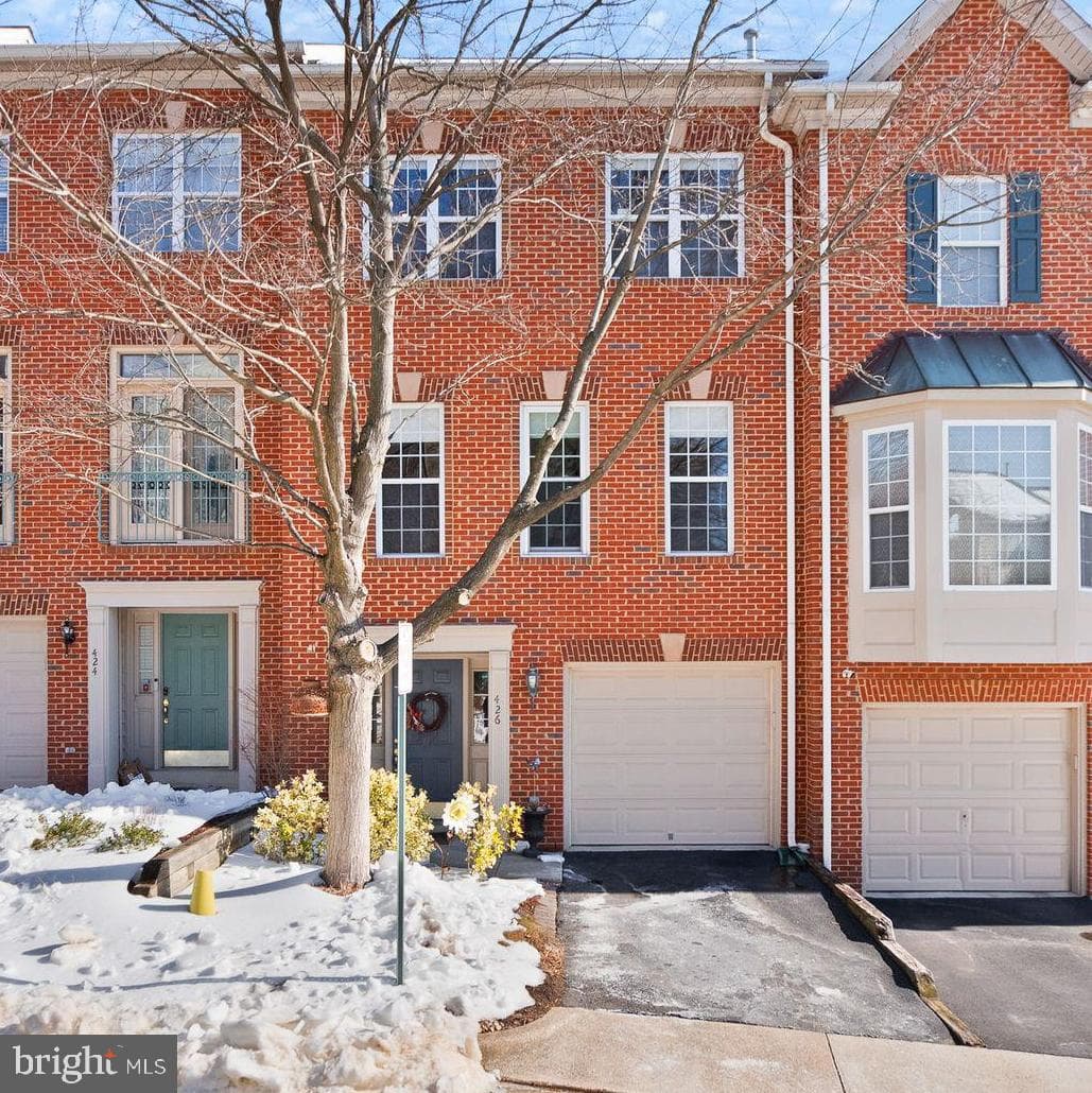 426 Stanton Place photo 2