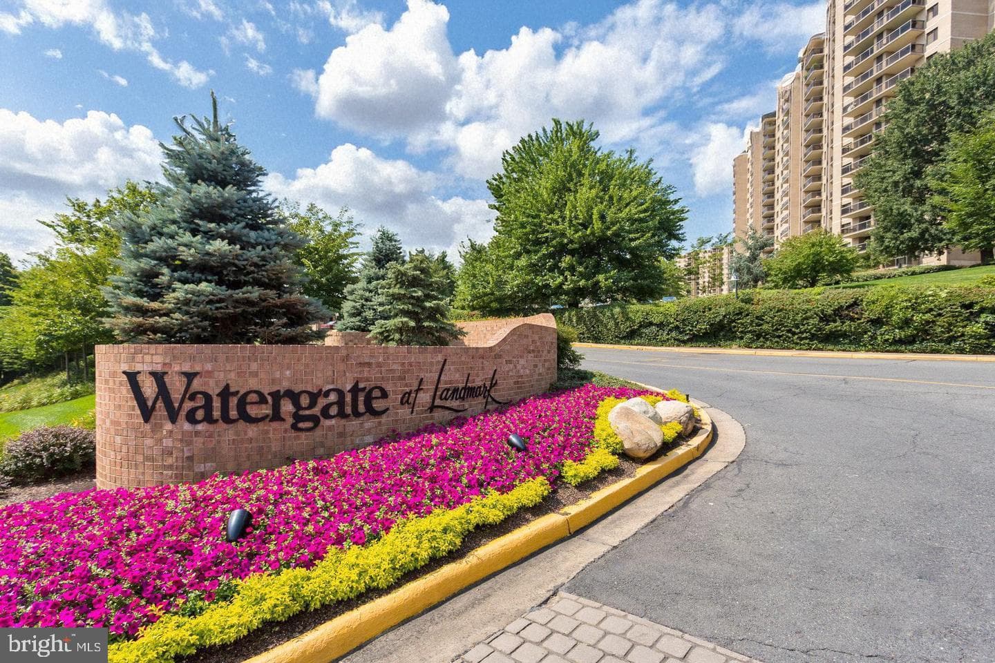 307 Yoakum Parkway #816