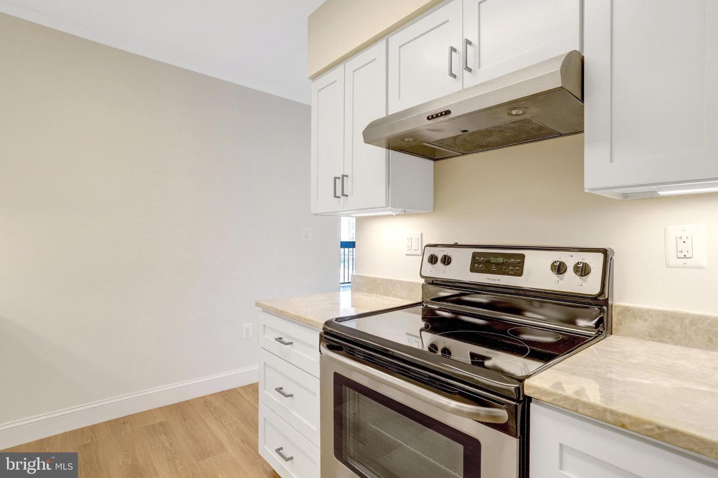 400 Madison Street #806 photo 4