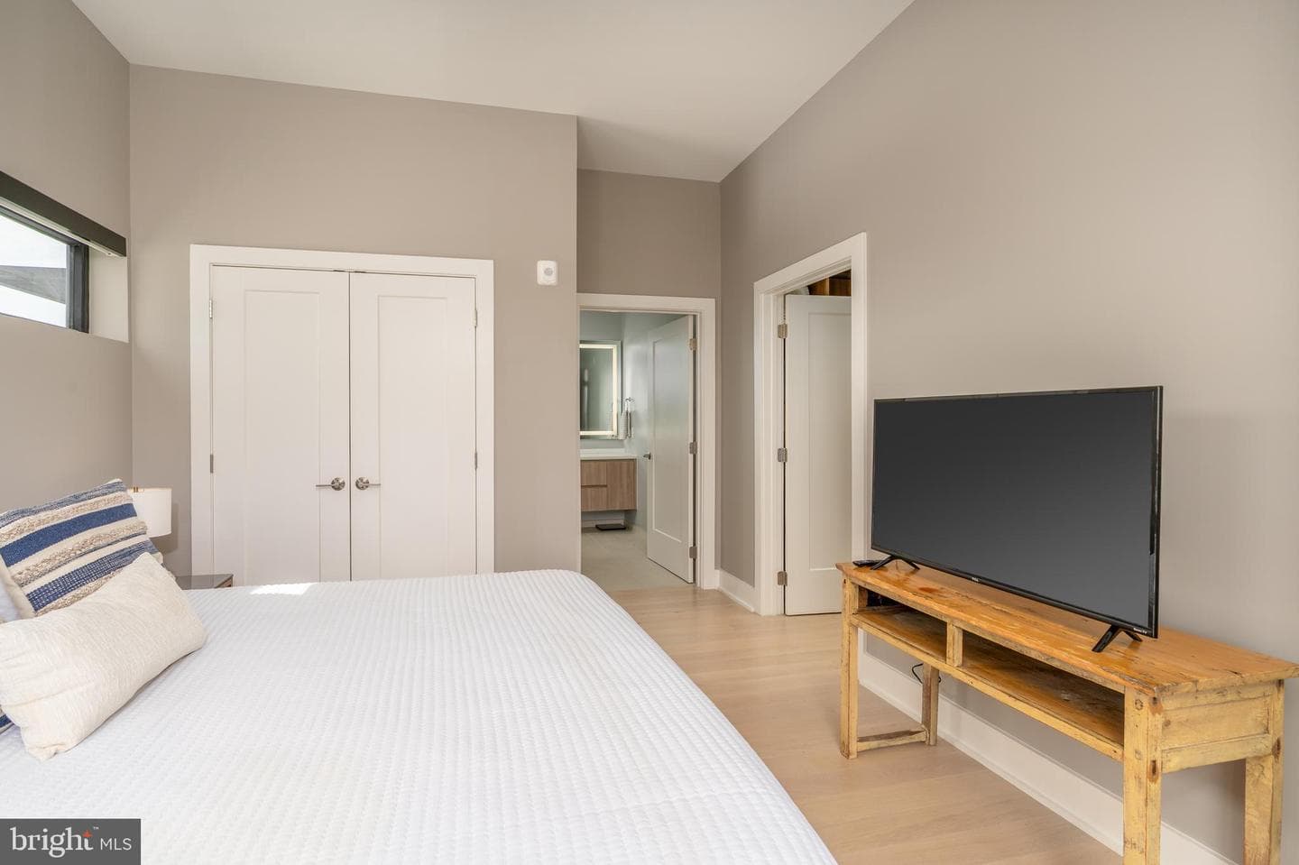 701 Swann Avenue #606 photo 20