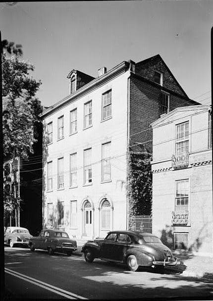 209 N Fairfax Street N #b photo 3