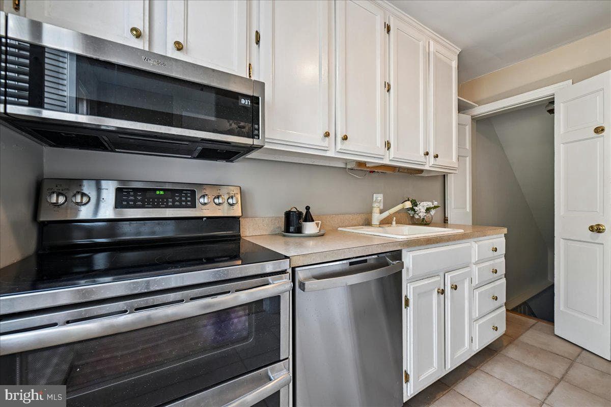 803 Chetworth Place photo 8
