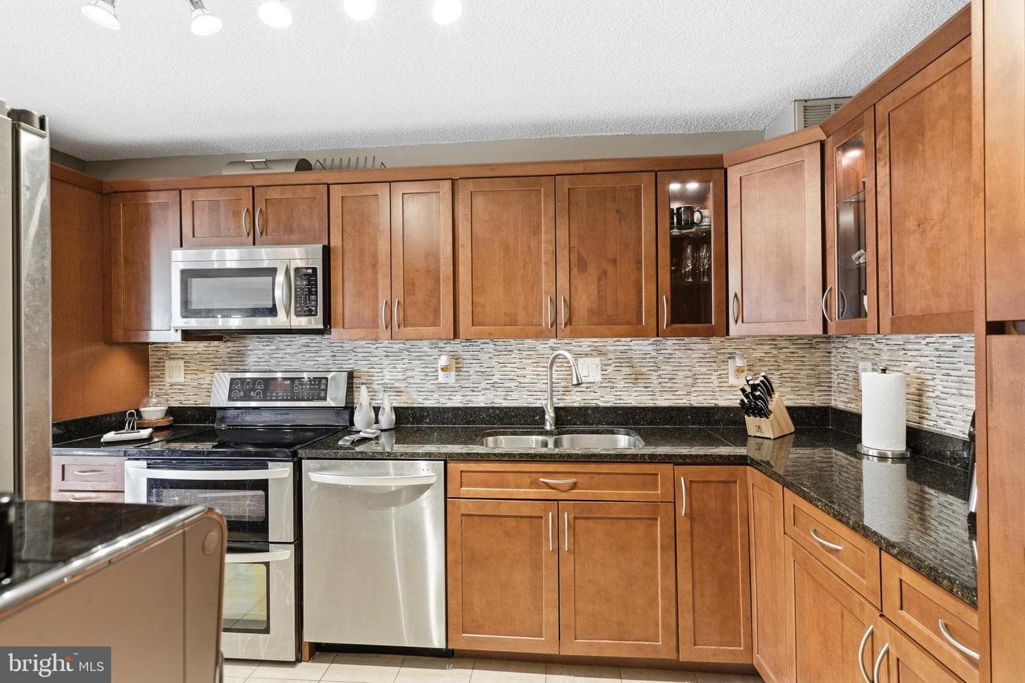 203 Yoakum Parkway #410 photo 9