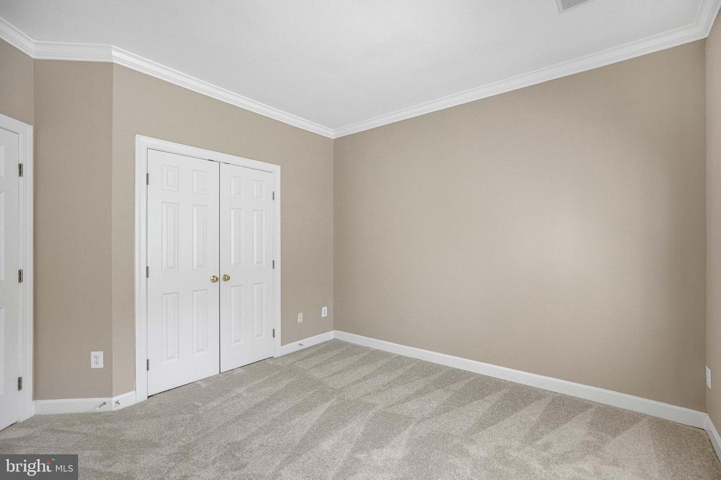 718 Hawkins Way photo 22