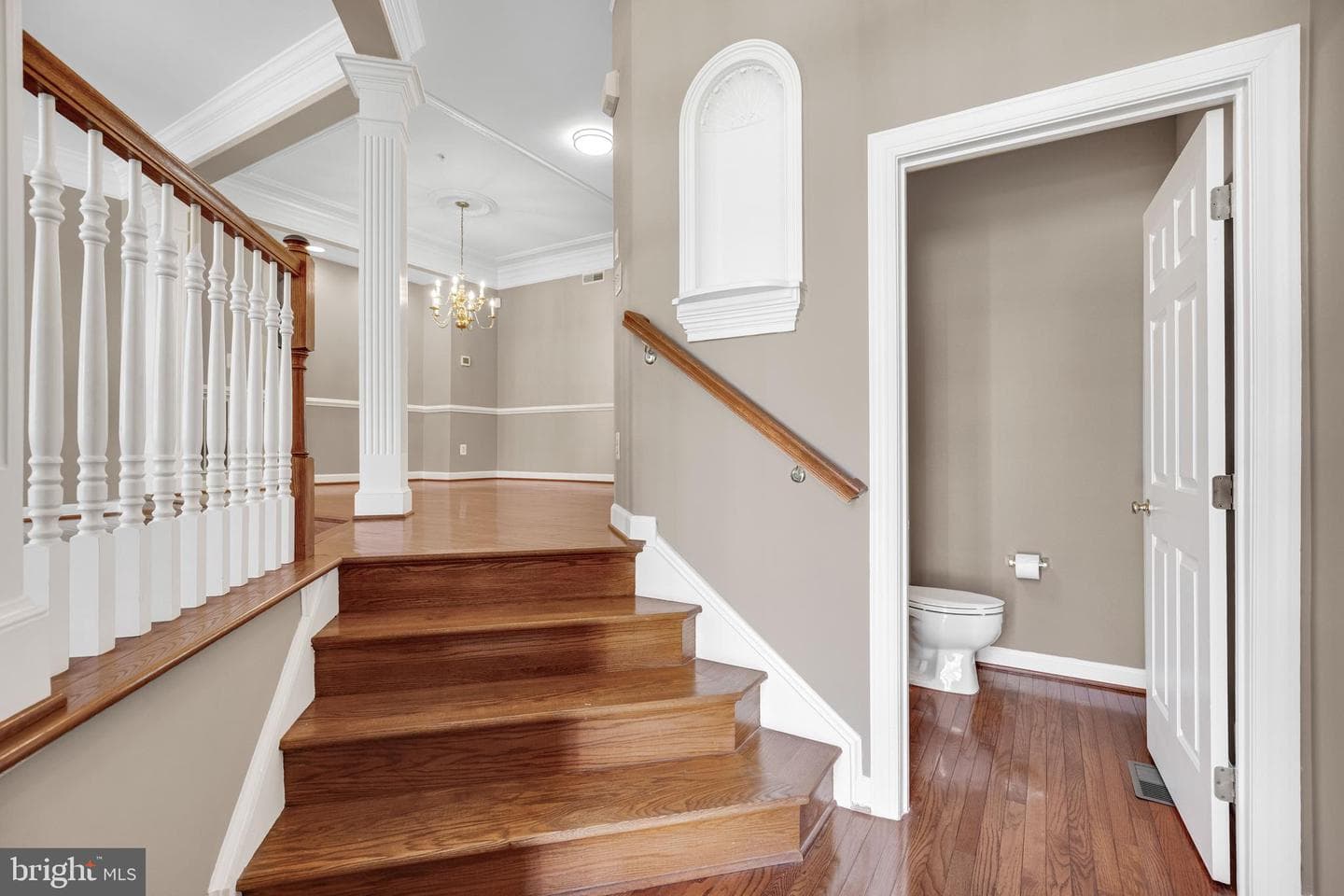 718 Hawkins Way photo 3