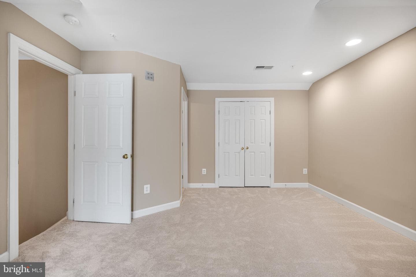 718 Hawkins Way photo 30