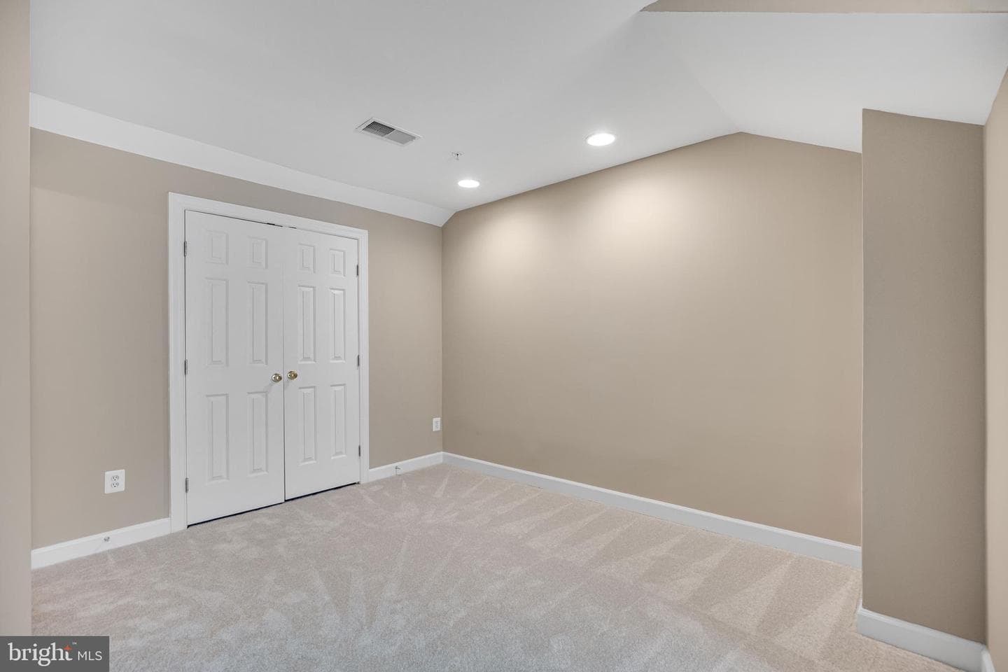 718 Hawkins Way photo 32