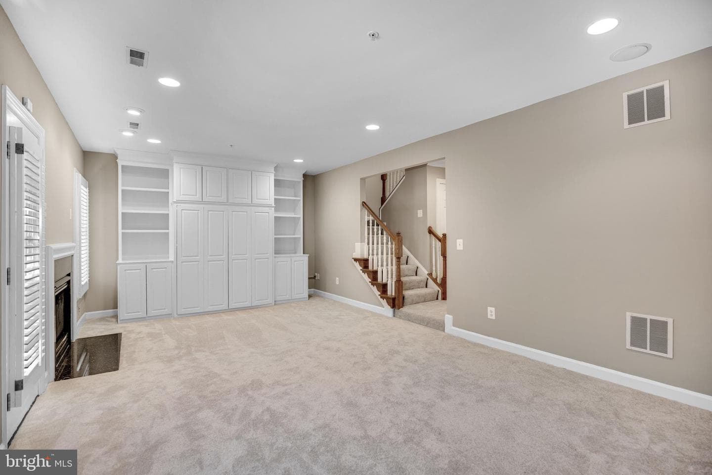 718 Hawkins Way photo 36
