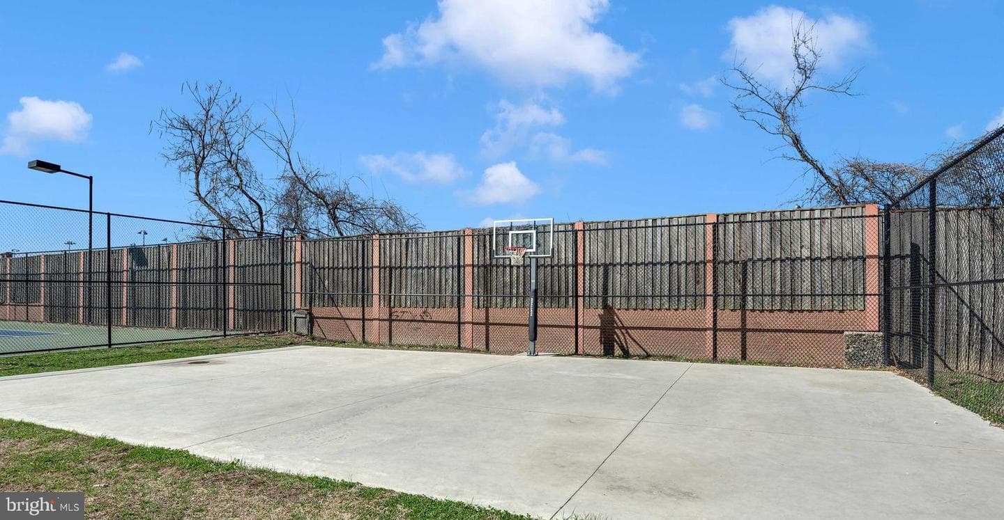 718 Hawkins Way photo 42