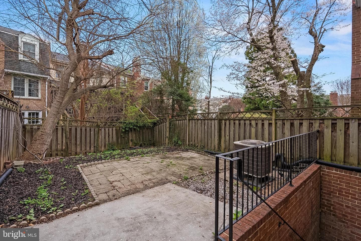 1009 N Van Dorn Street N photo 41
