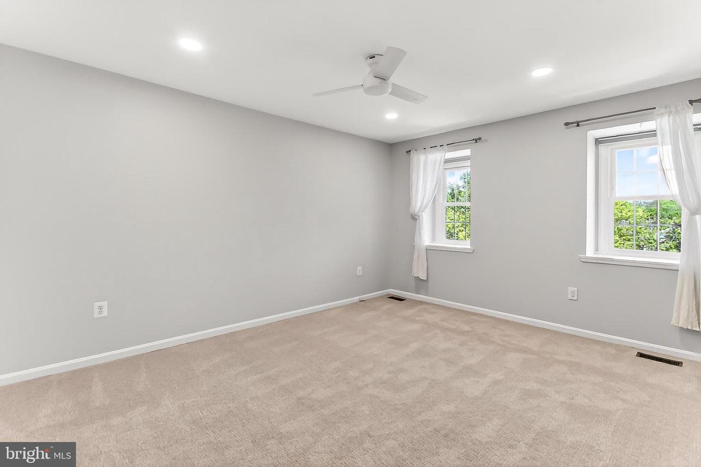 8 W Chapman Street #a photo 24