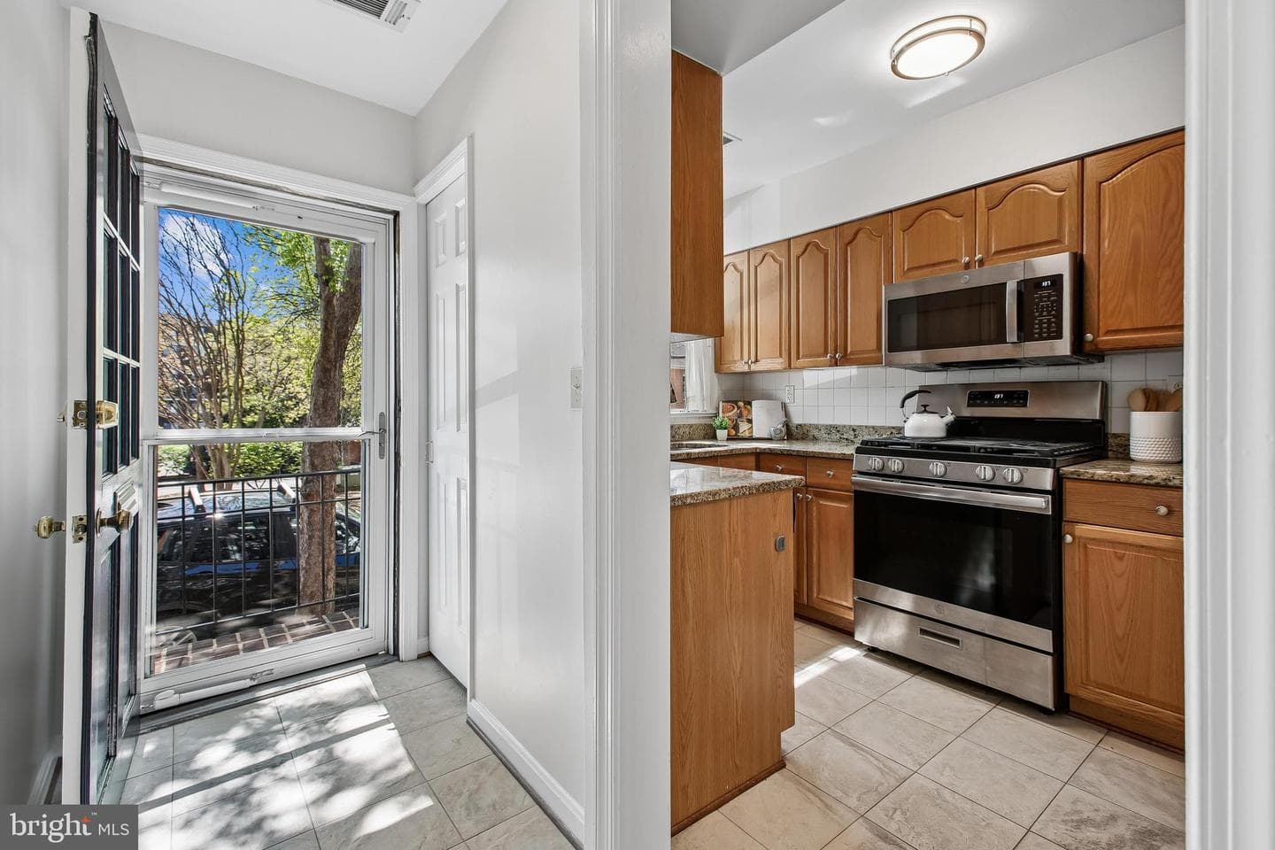 813 Wolfe Street photo 4