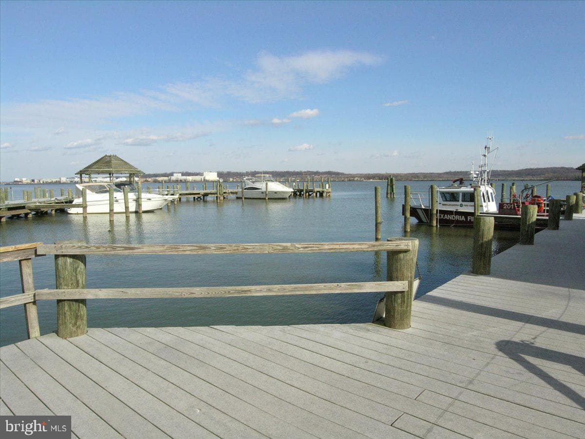 813 Wolfe Street photo 49