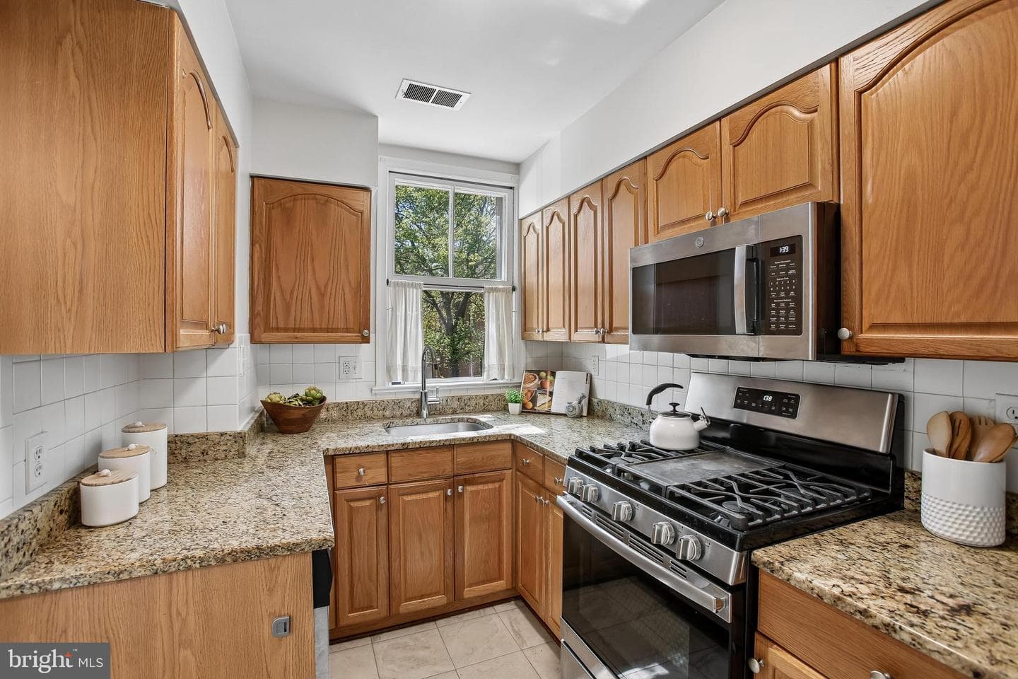 813 Wolfe Street photo 5