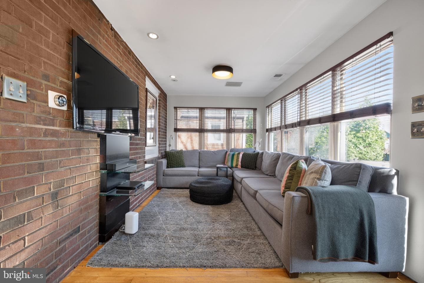 127 E Walnut Street photo 17