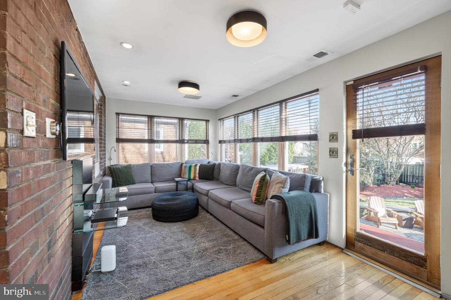 127 E Walnut Street photo 18