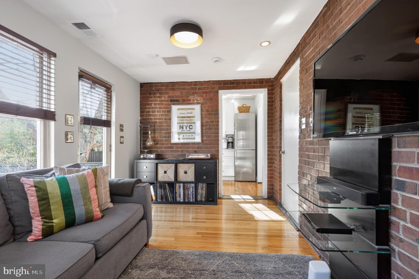 127 E Walnut Street photo 19