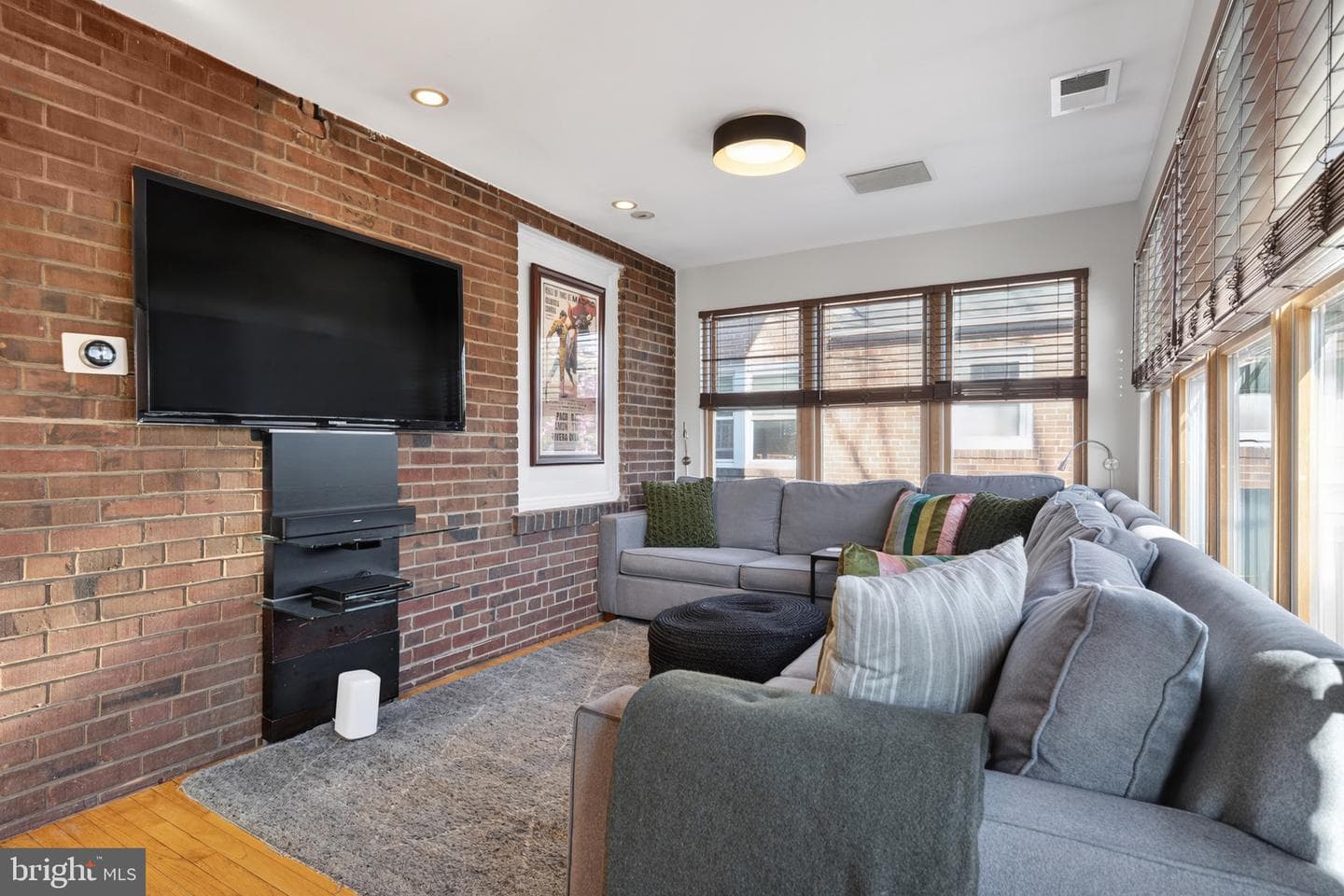 127 E Walnut Street photo 20