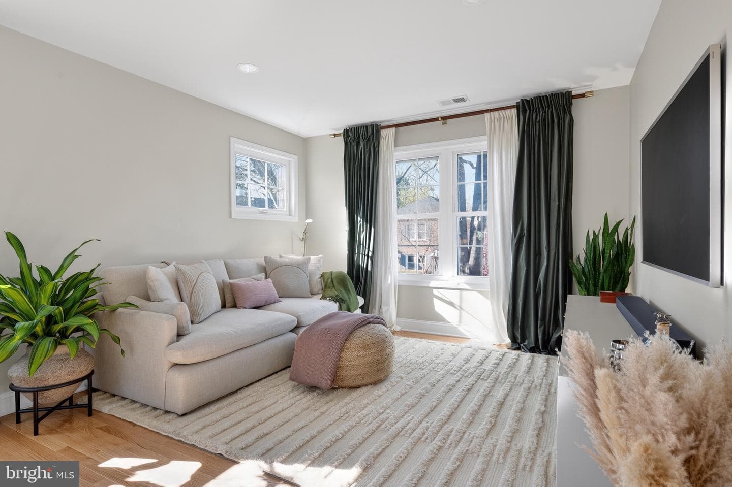 127 E Walnut Street photo 23