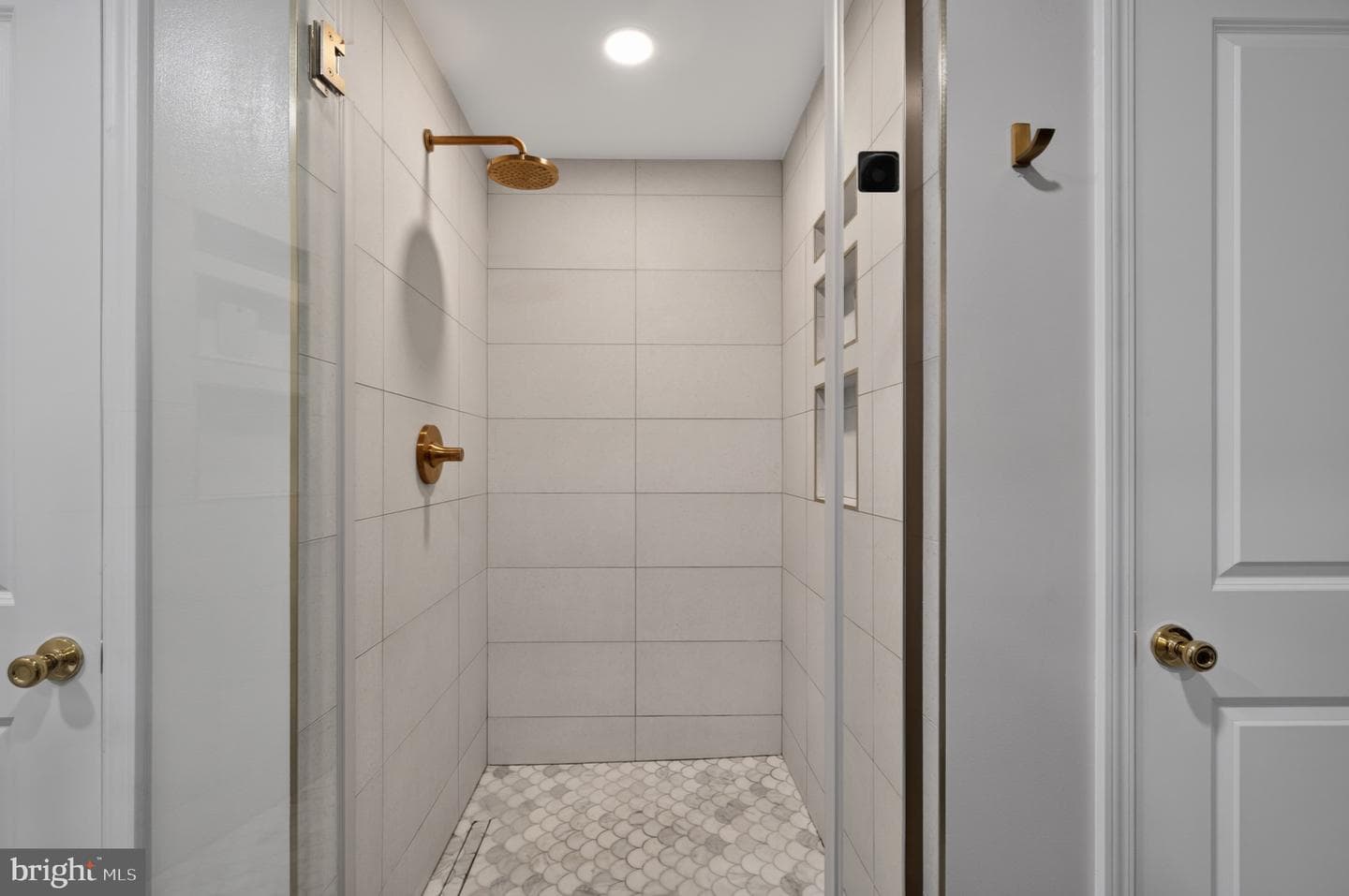 127 E Walnut Street photo 29