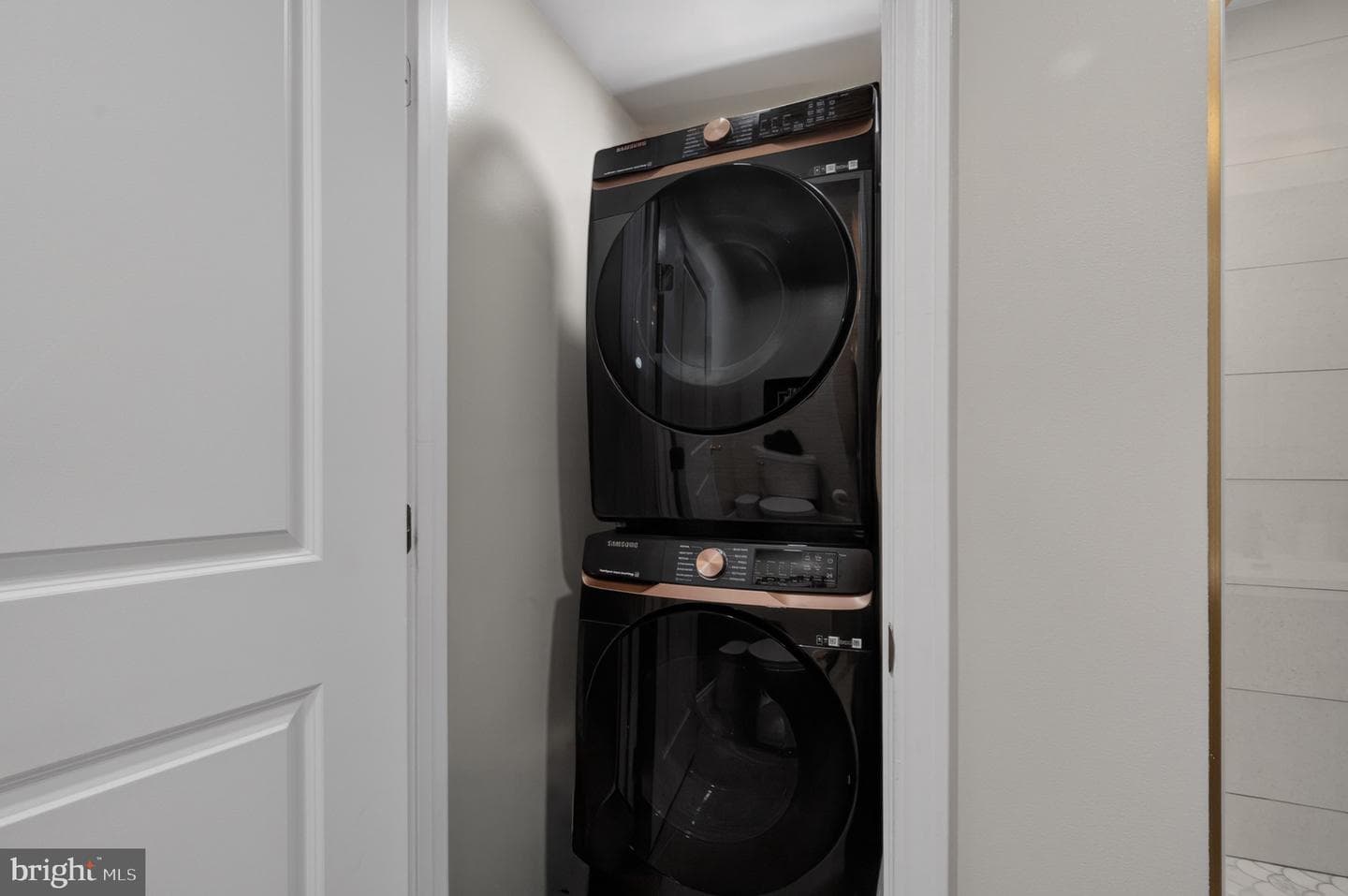 127 E Walnut Street photo 30