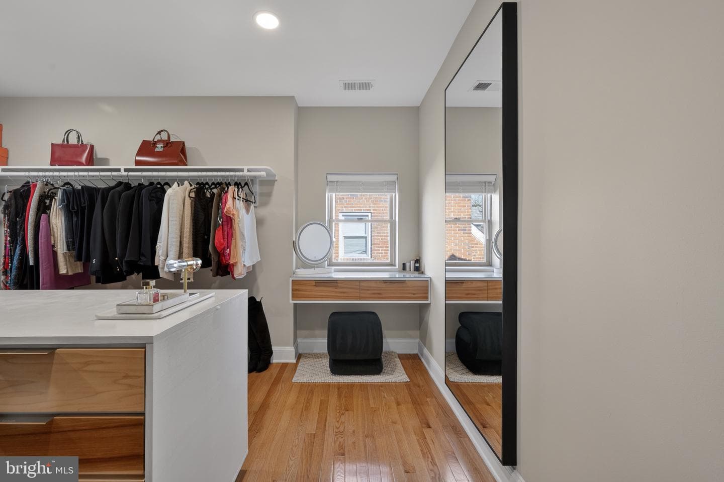 127 E Walnut Street photo 32