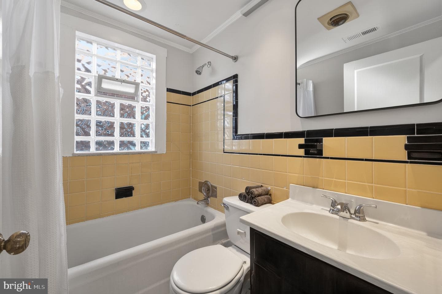 127 E Walnut Street photo 39
