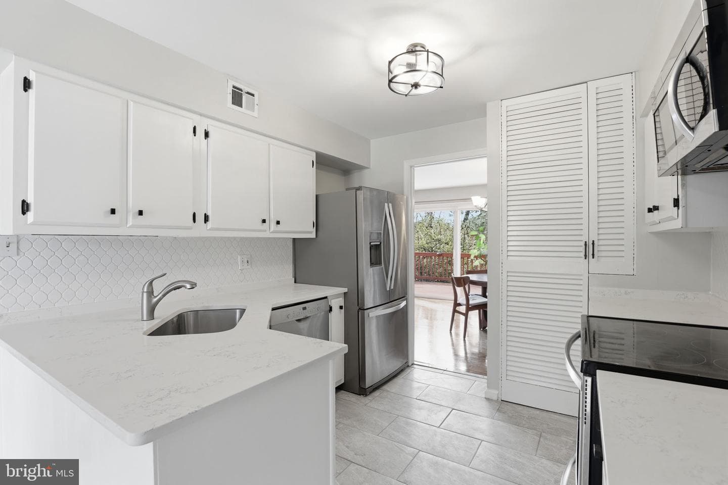 2928 Nob Hill Court photo 4