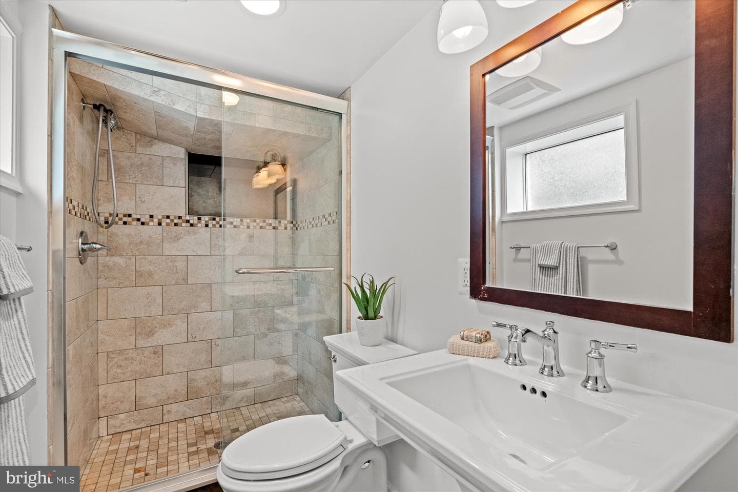 411 E Howell Avenue #a photo 15