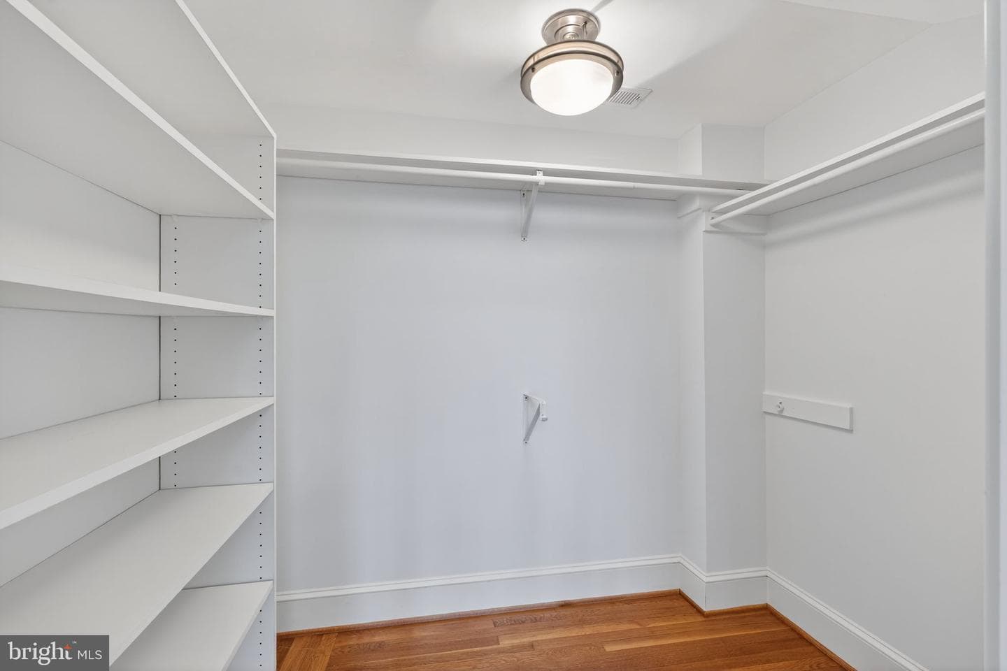 705 Chalfonte Drive photo 32