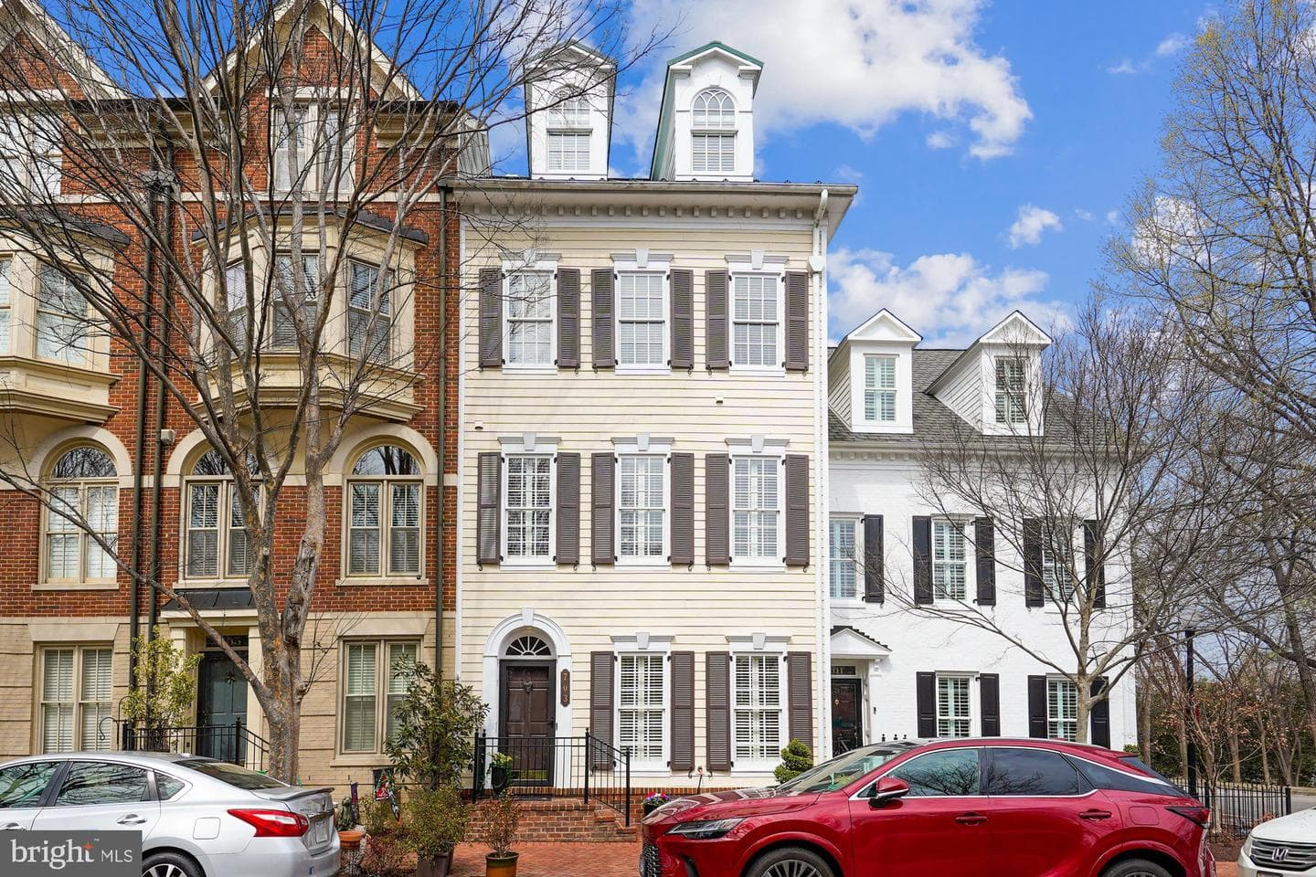 703 Rose Square