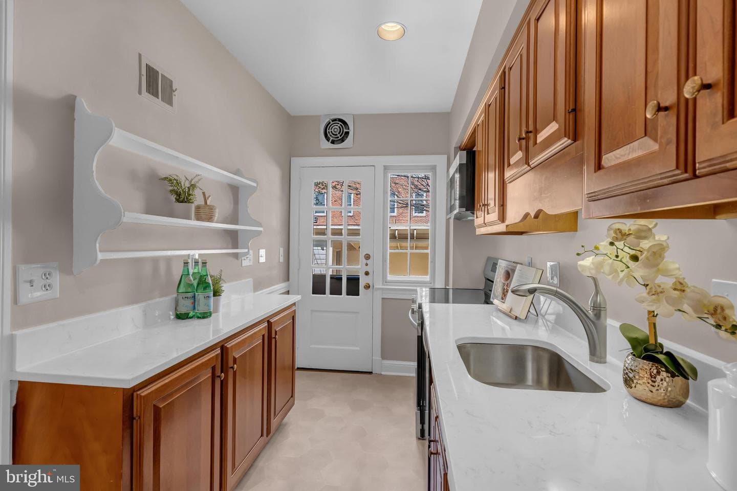 903 S Saint Asaph Street photo 4