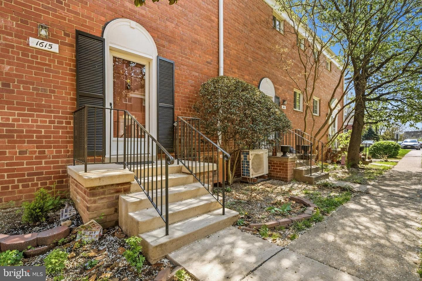 1615 Mount Eagle Place photo 3