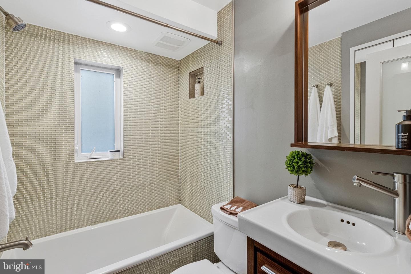 5 Custis Avenue E photo 22