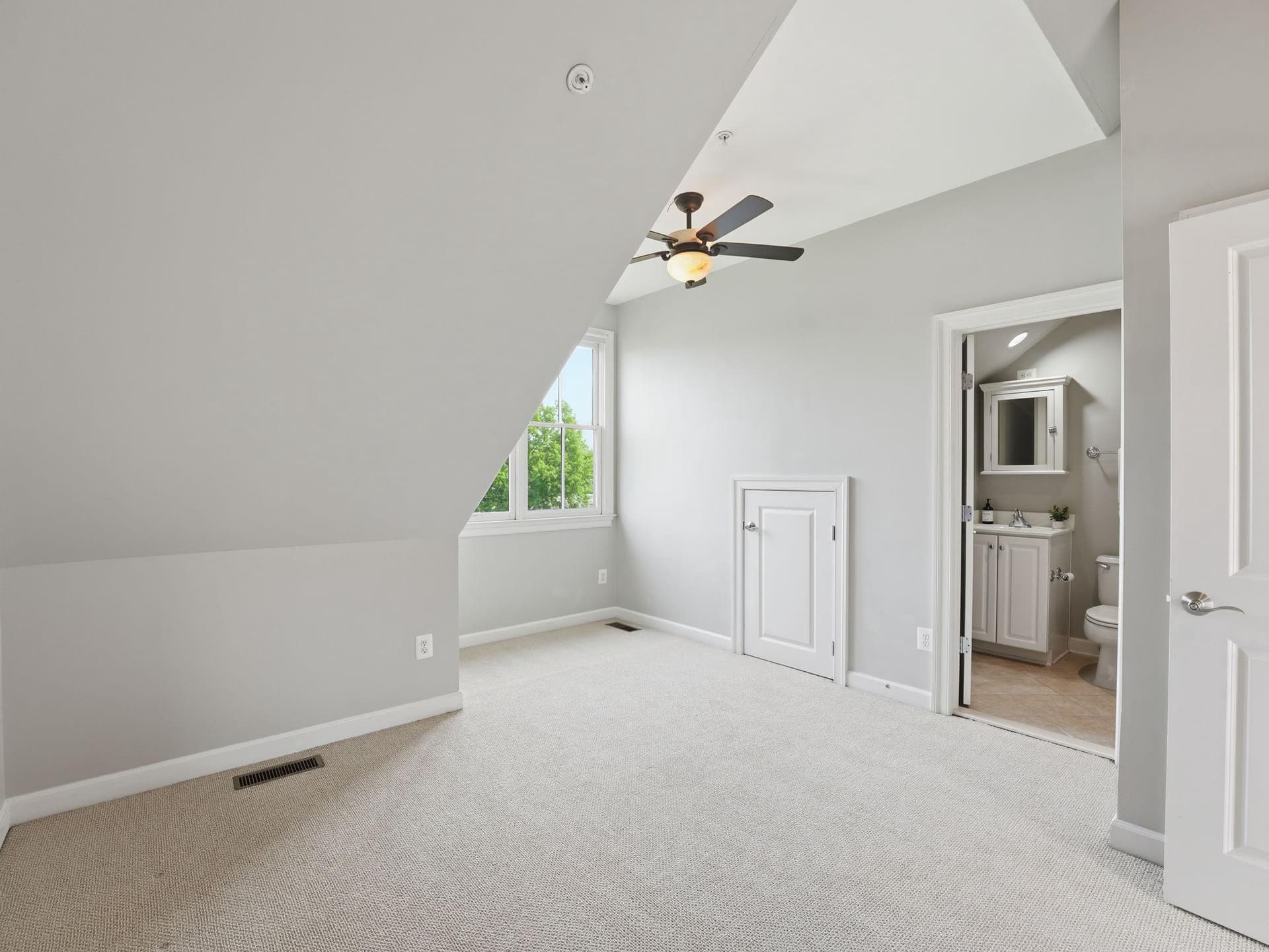 402 Oronoco Street photo 30
