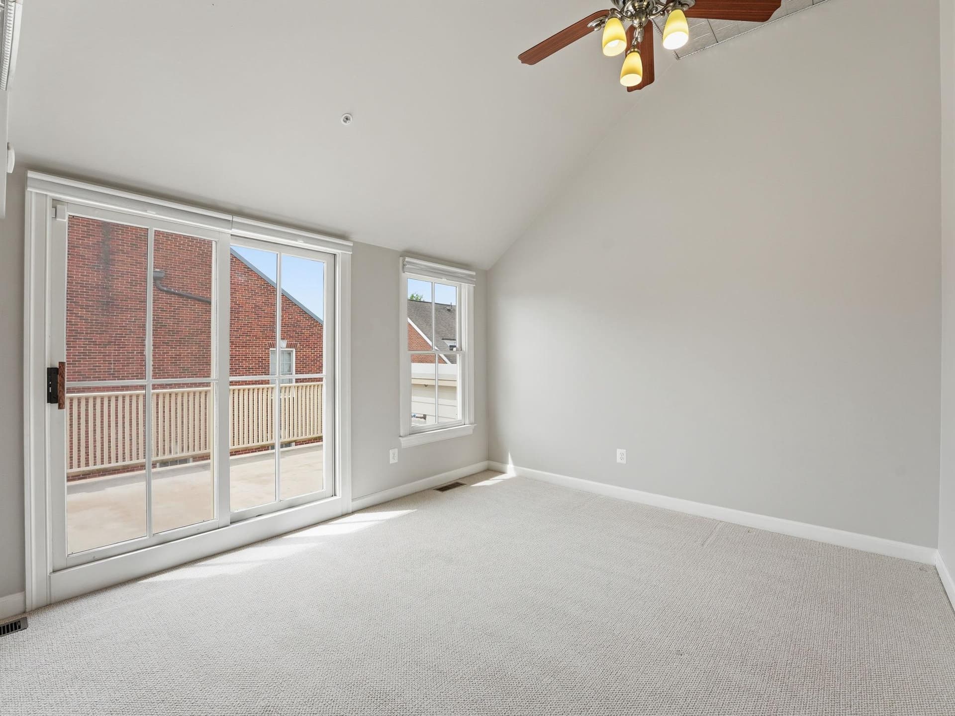 402 Oronoco Street photo 34