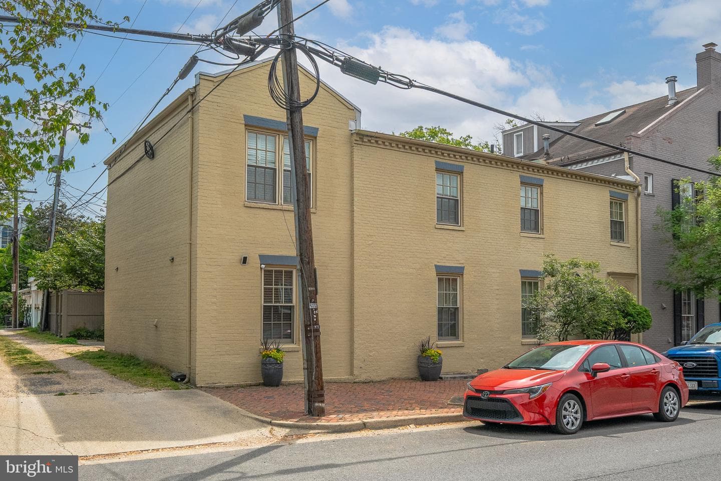 228 S Alfred Street S photo 49