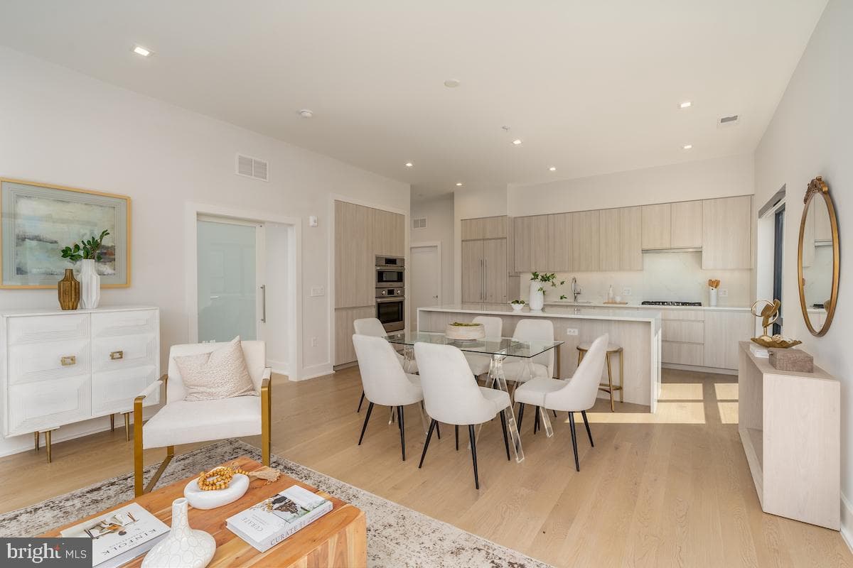 737 Swann Avenue #602 photo 13