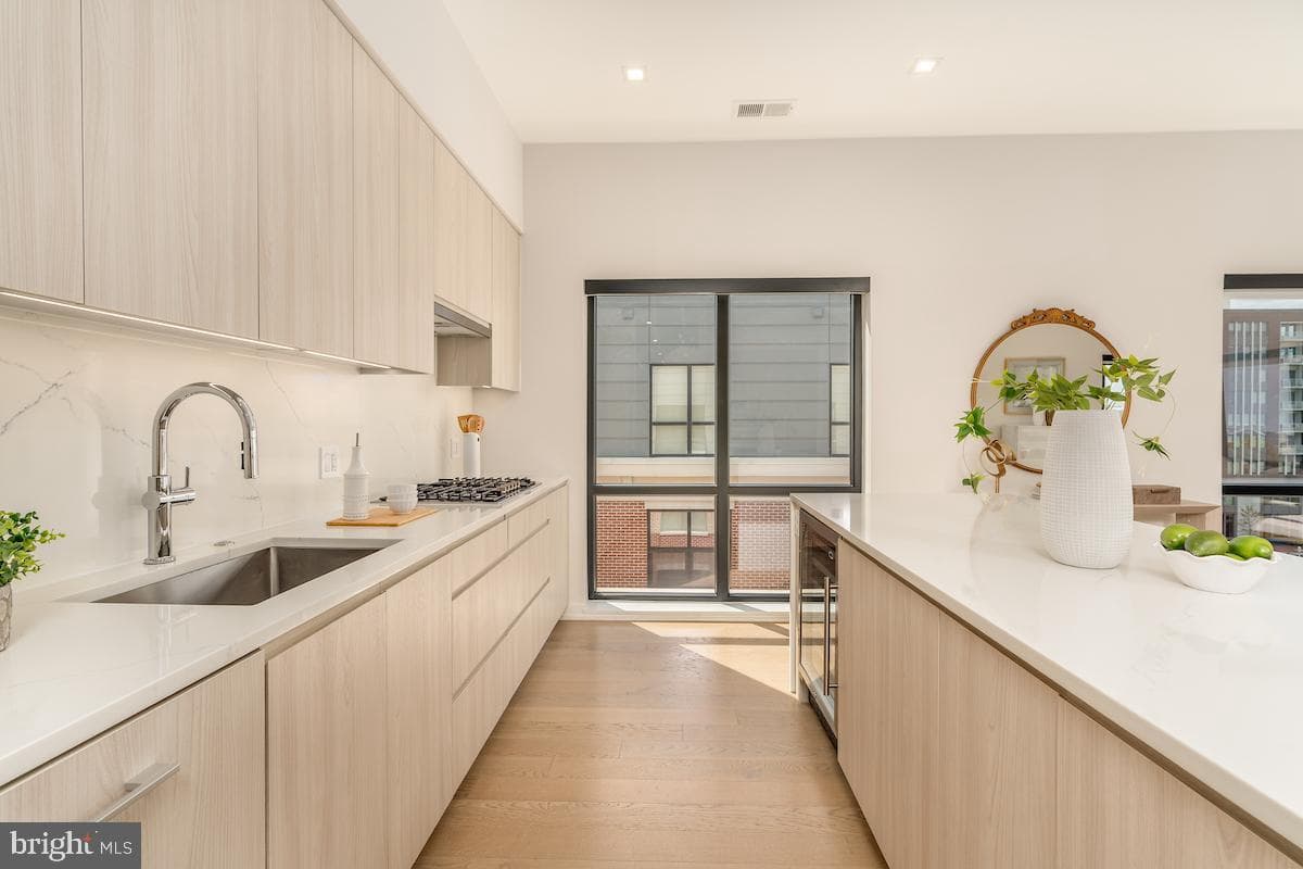 737 Swann Avenue #602 photo 3