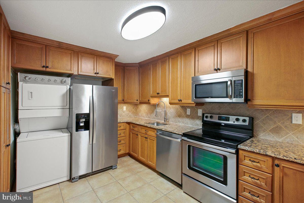205 Yoakum Parkway #817 photo 10