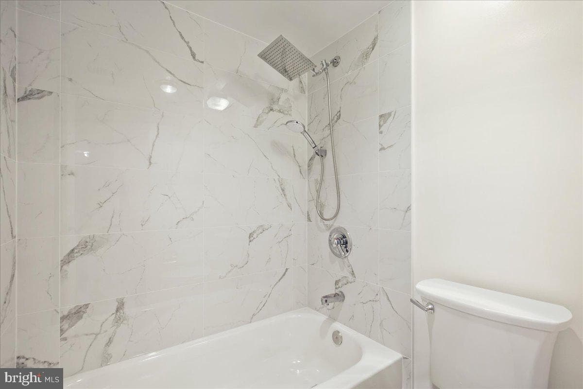205 Yoakum Parkway #817 photo 12